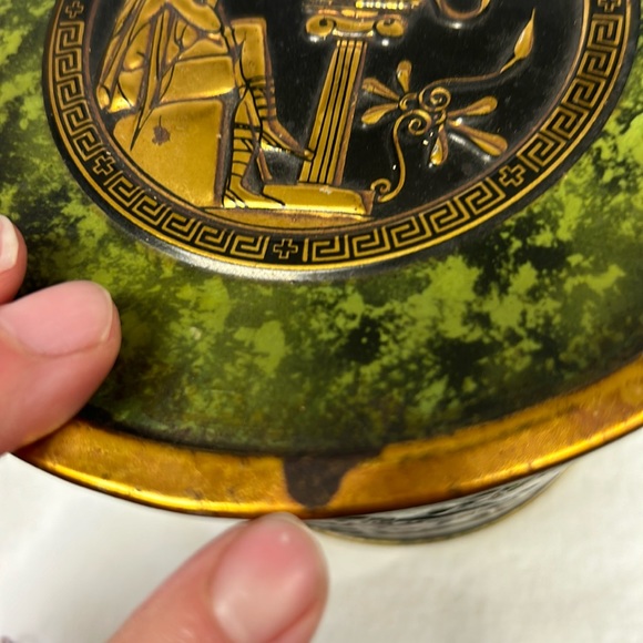 Vintage faux green marble KAISER COFFEE pedestal tin with Mythological design - Picture 4 of 8